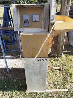 Kladivkový továrenský šrotovník