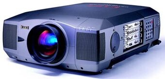 Kinoprojektor EIKI LC-XT3 - 10 000 lumen - 3x objektiv