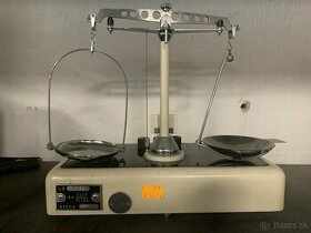 Stará laboratórna váha CHIRANA - 1