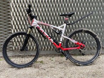 Celoodpružený horský bicykel Focus Super Bud 1.0 Pro 26" M