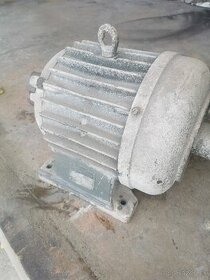 Motor, prevodovka, stavebný výťah