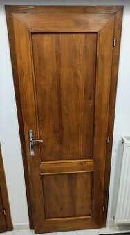 Predám masívne drevené plné dvere (20€/ks so zárubňou)