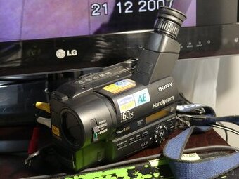 Sony CCD‑TR411E – analógová videokamera (Hi8 / Video8, PAL)