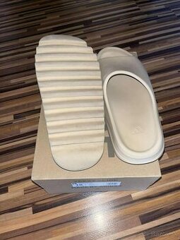 Šlapky Yeezy Slides