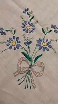 Vyšívaný obrus #4