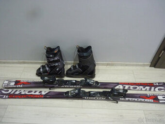 Atomic lyže a lyžiarky