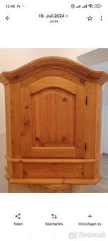 Velka rohova skrinka na povesenie.