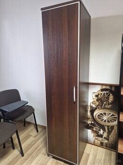 Predám kancelársku šatníkovú skriňu