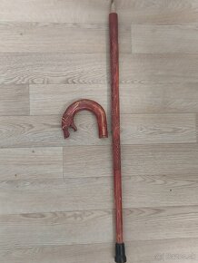 Vyrezávaná  stara vychádzková palica