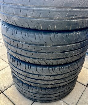 215/60 R17 C