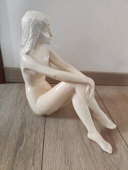 Soška akt Nahá dáma- značeno Jihokera- top stav