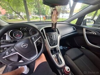 Opel Astra J 2.0cdti 118kw 2012