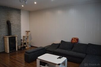 2-izbový, priestranný byt s malým balkónom. -VÝRAZNÁ ZĽAVA-