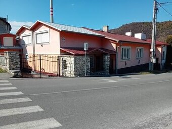 NA PREDAJ - rodinný dom (10 izieb) v meste KROMPACHY