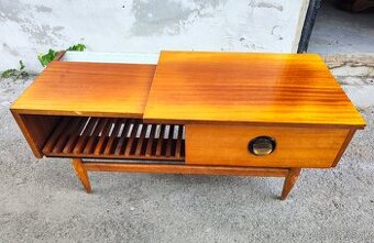 Retro skrinka s otočnou doskou