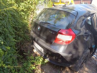 Predám havarované BMW na diely.