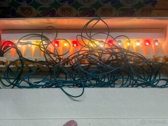 Funkčné Vianočné svetlá T4 v nálezom stave.