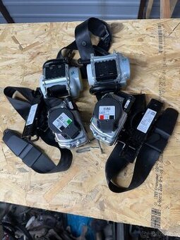 Bezpečnostné pasy Audi A4 b9 predné zadne