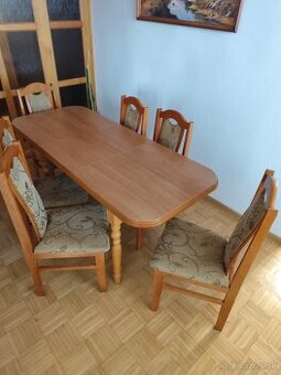 Jedálenský stôl a stoličky