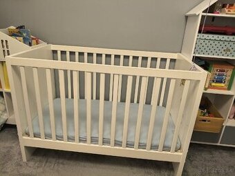 Drevená detská postieľka biela matná