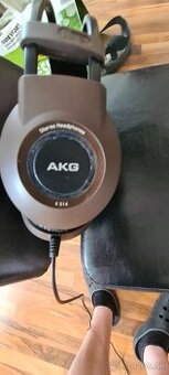 AKG