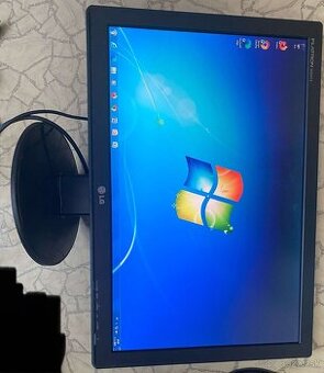 Predám monitor lg flatron w2241s 22 palcou vga