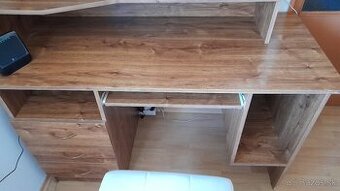 Počítačový stôl 130cm šírka