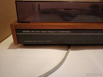 Gramofón Tesla NC420 HIGH FIDELITY TURNTABLE