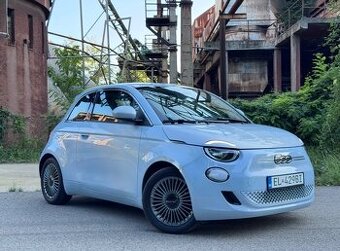 FIAT 500e 87kW, biely interiér