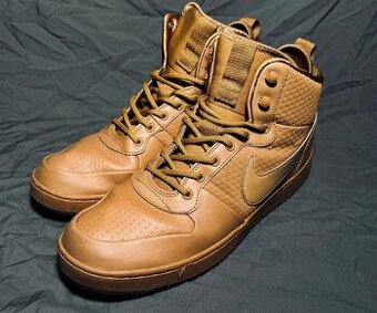 Nike Court Borough Mid Winter