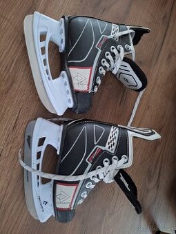 Detske korcule vel 28