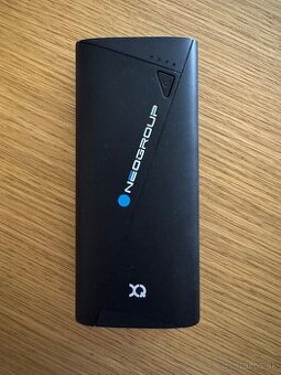 Čierna externá nabíjačka XQISIT