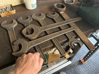 Naradie. Kluce na skrutky a matice, velkost 41, 46, 55