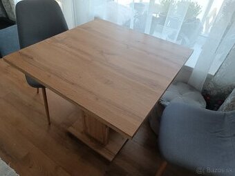 Jedálenský stôl so stoličkami