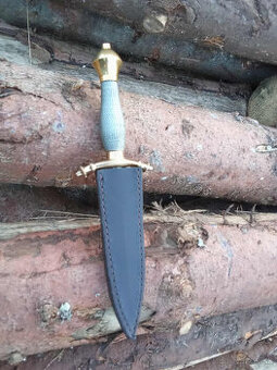 Dýka krátka ostrá s púzdrom