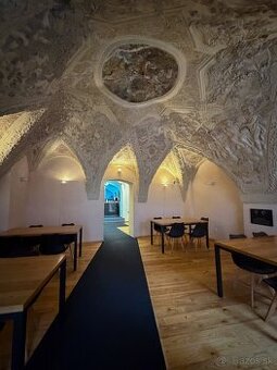 NEO | Zabehnutý gastro podnik v historickom centre Trnavy