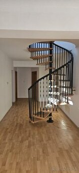 Prenájom 4-izbovy byt - 1