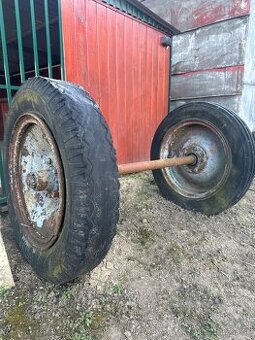 Náprava s kolesami na vlečku / vozík za traktor