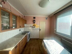 Exkluzívne Predám 3 izbový byt s loggiou v Nových Zámkoch - 1