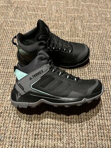 2x Dámské boty Adidas Terrex, velikost 38 - 39