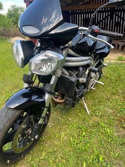 Triumph,(Suzuki,Honda,Kawasaki,Yamaha)