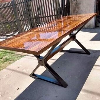 VÝROBA DREVENÝCH STOLOV Z MASÍVU