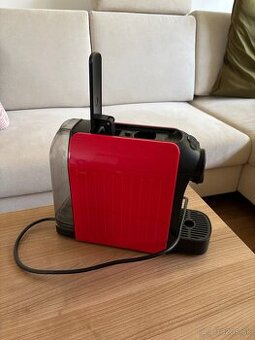 Kapsulový kávovar Tchibo Cafissimo červený