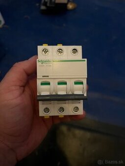 Schneider istic IC60N B20A