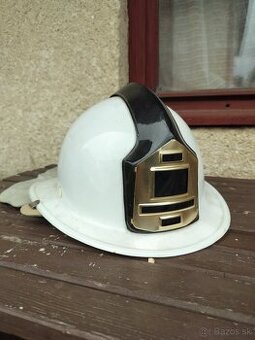 Predám zachovalú hasičskú prilbu PZ-2