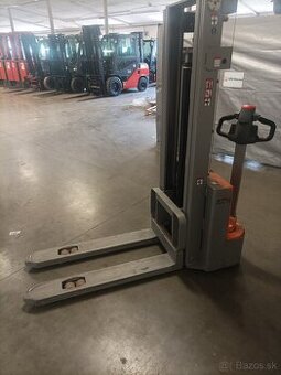 Ručně vedený vysokozdvižný elektrický vozík Still cv10