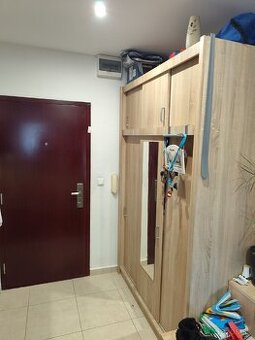 Predám SKRIŇU 220x180 cca