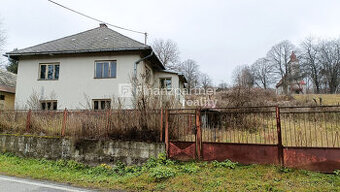 Exkluzívne na predaj rodinný dom s pozemkom v obci Šapinec - 1