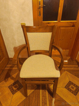 Čalúnené jedálenské stoličky