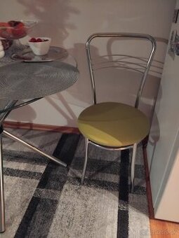 Jedalensky stôl +2ks stoličky